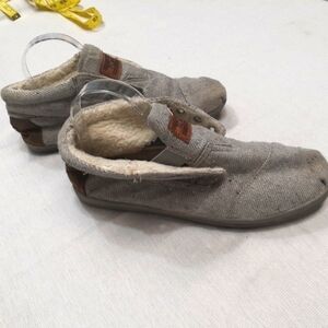 Toms winter boots sherpa lined no laces size 9.5 canvas like material  Gray‎